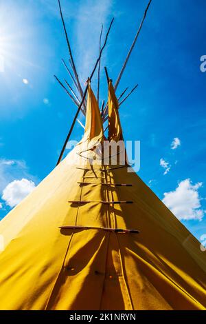 Colorate teepee native americane vicino al Little Bighorn Battlefield National Monument; Garryowen; Montana; USA Foto Stock