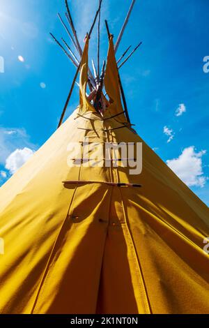 Colorate teepee native americane vicino al Little Bighorn Battlefield National Monument; Garryowen; Montana; USA Foto Stock