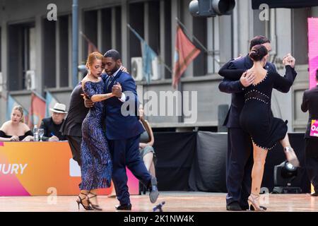 Buenos Aires, Argentina. 17th settembre 2022. Ballerini in gara nella categoria Tango de pista. Foto Stock