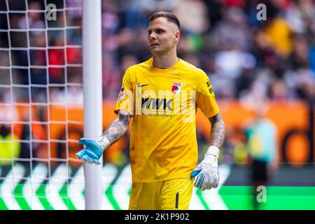 Augusta, Germania. 17th Set, 2022. Calcio: Bundesliga, FC Augsburg - Bayern Monaco, Giornata 7, WWK Arena. Il portiere di Augusta Rafal Gikiewicz si è impresso. Credit: Tom Weller/dpa/Alamy Live News Foto Stock