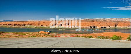 Rampa di accesso abbandonata, a causa del basso livello dell'acqua, barche a Bullfrog Bay presso il lago Powell, Bullfrog, Glen Canyon National Recreation Area, Utah, USA Foto Stock