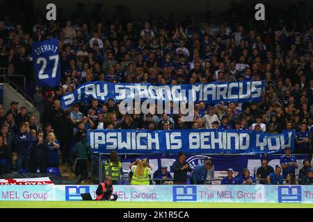 Banner è visto a sostegno dell'ex giocatore Marcus Stewart che ha recentemente diagnosticato la malattia del motoneurone (MND) - Ipswich Town contro Bristol Rovers, Sky Bet League One, Portman Road, Ipswich, UK - 13th settembre 2022 solo per uso editoriale - si applicano le restrizioni DataCo Foto Stock