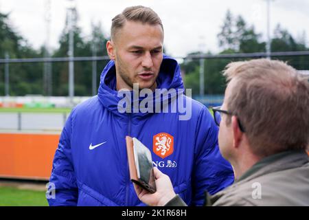 ZEIST, PAESI BASSI - 20 SETTEMBRE: Teun Koopmeiner dei Paesi Bassi prima di una sessione di formazione dei Paesi Bassi al campus di KNVB il 20 settembre 2022 a Zeist, Paesi Bassi. (Foto di Jeroen Meuwsen/Orange Pictures) Foto Stock