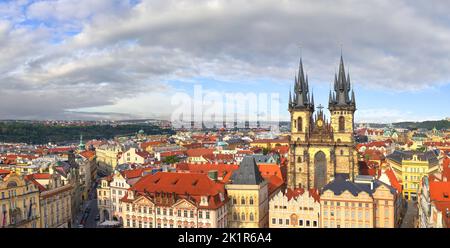 Chiesa di nostra Signora prima di Tyn in piazza della Città Vecchia, vista dalla piattaforma di osservazione del Municipio della Città Vecchia. Praga, Repubblica Ceca Foto Stock