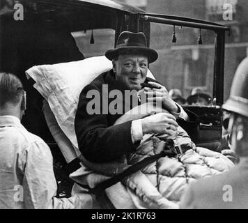 Winston Churchill in sedia a rotelle a seguito di un incidente stradale a New York. 1931 Foto Stock