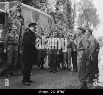 Winston Churchill in Normandia subito dopo il D-Day Foto Stock