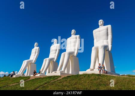 Uomini a Mare sculture, progettato da Svend Wiig Hansen e installato alla fine del 1995, per celebrare il 100th ° anniversario del comune di Esbjerg in Foto Stock