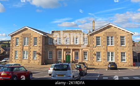 Glossop Town Hall edificio comunale e mercato, 6 Market St, Glossop, High Peak, Derbyshire, INGHILTERRA, REGNO UNITO, SK13 8AP Foto Stock