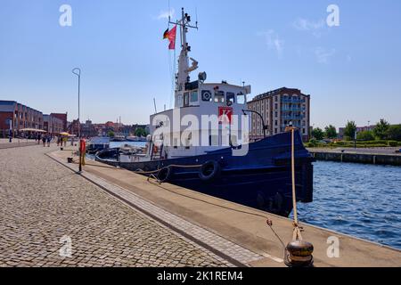 Il rimorchiatore Bösch è ormeggiato al molo nel Porto Vecchio della città anseatica di Wismar, Meclemburgo-Pomerania occidentale, Germania, Europa. Foto Stock