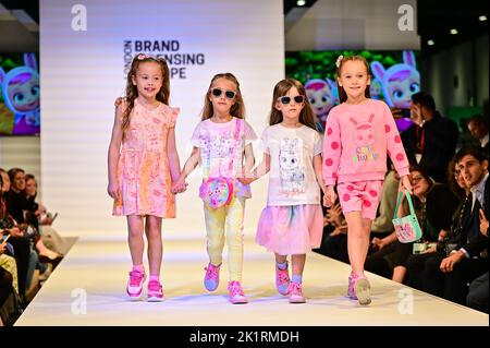 Londra, Regno Unito. 20th Set, 2022. Spettacolo di passerella Kids Apparel al Brand Licensing Europe's di Excel London, Regno Unito. - Londra, Regno Unito. 20th settembre 2022. Credit: Vedi li/Picture Capital/Alamy Live News Foto Stock