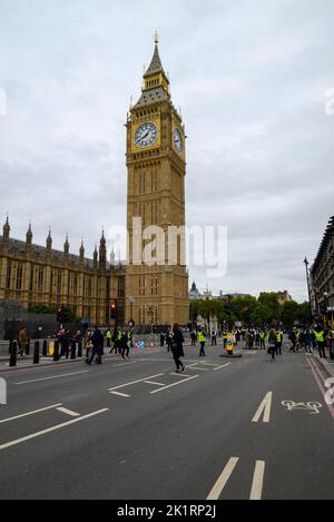 Londra, Regno Unito, lunedì 19th settembre 2022. Funerale di Stato della regina Elisabetta II Il Westminster Bridge è chiuso al traffico in preparazione della cerimonia. Foto Stock