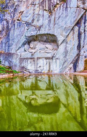 Monumento in pietra scolpita al leone morente, il Leone di Lucerna (Lowendenkmal) è il più famoso della Svizzera Foto Stock