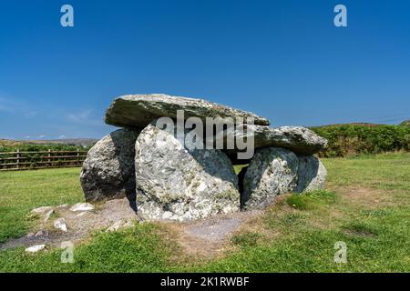 Una vista del dolmen della Tomba di pala nella Contea di Cork dell'Irlanda occidentale Foto Stock