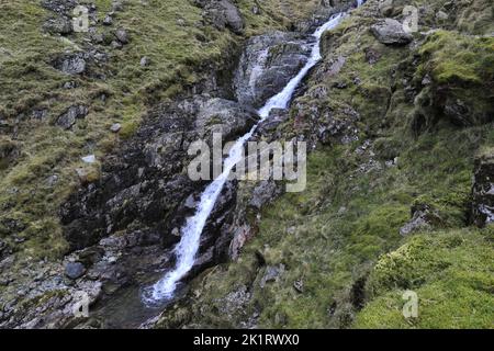 Cascate a Dunmail Gill, alimentato da Grisedale Tarn, Lake District National Park, Cumbria, Inghilterra Foto Stock