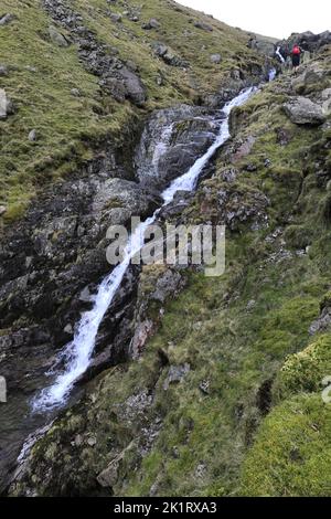 Cascate a Dunmail Gill, alimentato da Grisedale Tarn, Lake District National Park, Cumbria, Inghilterra Foto Stock