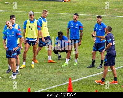 In Italia Leonardo Bonucci, Jorginho, Tommaso Pobega, Gianluca Scamacca, Emerson, Wilfred Gnonto durante l'allenamento Foto Stock