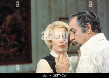 IL FASCINO DISCRETO DELLA BORGHESIA (1972) -TITOLO ORIGINALE: LE CHARME DISCRET DE LA BORGHESIA-, DIRETTO DA LUIS BUÑUEL. CREDIT: DEAN FILM/GREENWICH FILM/JET FILMS/ALBUM Foto Stock