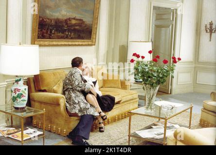 IL FASCINO DISCRETO DELLA BORGHESIA (1972) -TITOLO ORIGINALE: LE CHARME DISCRET DE LA BORGHESIA-, DIRETTO DA LUIS BUÑUEL. CREDIT: DEAN FILM/GREENWICH FILM/JET FILMS/ALBUM Foto Stock