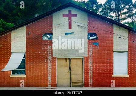Una chiesa abbandonata è illustrata, 8 settembre 2022, a Daphne, Alabama. L'appartenenza alla Chiesa negli Stati Uniti è diminuita nel corso degli ultimi due decenni. Foto Stock