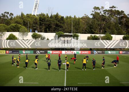 Oeiras, Portogallo. 20th Set, 2022. La squadra di calcio portoghese partecipa a una sessione di allenamento al campo di allenamento Cidade do Futebol di Oeiras, Portogallo, il 20 settembre 2022. La squadra di calcio portoghese ha iniziato martedì la preparazione per le prossime partite della UEFA Nations League contro la Repubblica Ceca e la Spagna. (Credit Image: © Pedro Fiuza/ZUMA Press Wire) Foto Stock