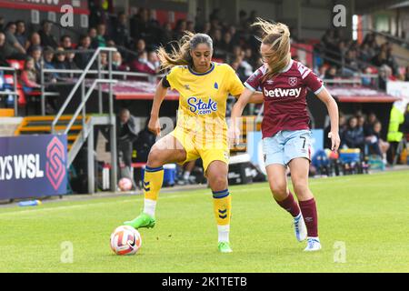 Dagenham, Regno Unito. 18th Set, 2022. Dagenham, Inghilterra, 18th 2022 settembre: Gabrielle George (6 Everton) in azione durante il gioco di Super Leage delle donne di Barclays fa tra West Ham United ed Everton a Victoria Road a Dagenham, Inghilterra. (Dylan Clinton/SPP) Credit: SPP Sport Press Photo. /Alamy Live News Foto Stock