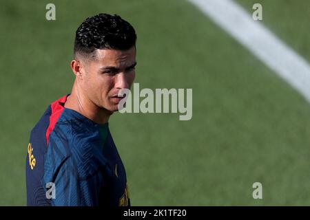 Oeiras, Portogallo. 20th Set, 2022. Il forward portoghese Cristiano Ronaldo partecipa a una sessione di allenamento al campo di allenamento Cidade do Futebol di Oeiras, Portogallo, il 20 settembre 2022. La squadra di calcio portoghese ha iniziato martedì la preparazione per le prossime partite della UEFA Nations League contro la Repubblica Ceca e la Spagna. (Credit Image: © Pedro Fiuza/ZUMA Press Wire) Foto Stock