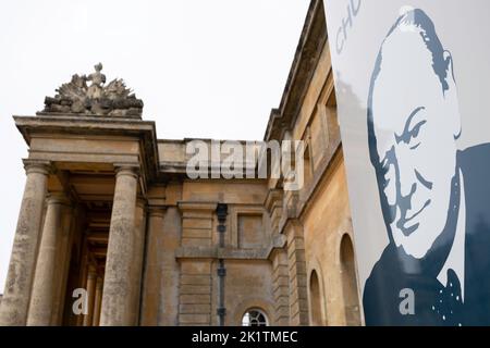 Ingresso al museo Churchill a Blenheim Palace, una monumentale casa di campagna nell'Oxfordshire, Inghilterra. Patrimonio dell'umanità dell'UNESCO. Focus su Churchil Foto Stock