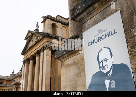 Ingresso al museo Churchill a Blenheim Palace, una monumentale casa di campagna nell'Oxfordshire, Inghilterra. Patrimonio dell'umanità dell'UNESCO. Focus su Churchil Foto Stock