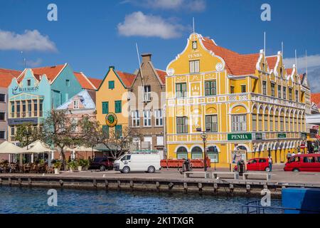 Il lato panoramico di Punda del porto di Willemstad è un simbolo nazionale di Curacao. Foto Stock