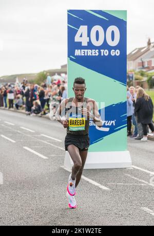 Selemon Barega, runner a lunga distanza, si conclude nel 2nd nella mezza maratona Great North Run 2022. Foto Stock