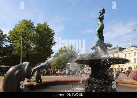 Helsinki, Finlandia - 20 agosto 2022: La fontana Havis Amanda e la scultura di Ville Vallgren (1855–1940) Foto Stock