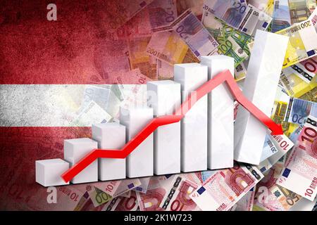 Grafico dell'economia: Freccia verso il basso, banconote in euro e bandiera lettone (moneta, economia, affari, finanza, crisi) Foto Stock