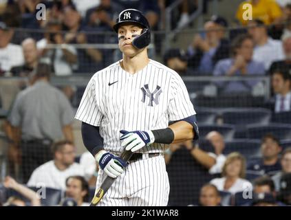 Bronx, Stati Uniti. 20th Set, 2022. Il giudice di Aaron Yankees di New York saluta al piatto nel 1st che si innesca contro i pirati di Pittsburgh allo Yankee Stadium di New York City martedì 20 settembre 2022. Foto di John Angelillo/UPI Credit: UPI/Alamy Live News Foto Stock