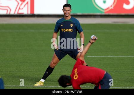 Oeiras, Portogallo. 20th Set, 2022. Il portoghese Cristiano Ronaldo partecipa a una sessione di allenamento al campo di allenamento Cidade do Futebol di Oeiras, Portogallo, 20 settembre 2022. Credit: Pedro Fiuza/Xinhua/Alamy Live News Foto Stock