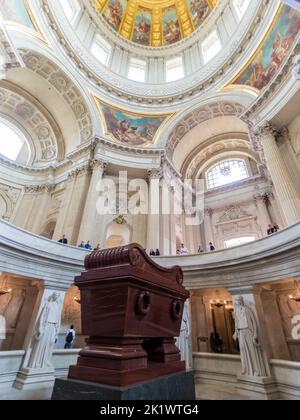 La tomba di Napoleone all'interno dell'Hotel Des Invalides a Parigi, Francia Foto Stock