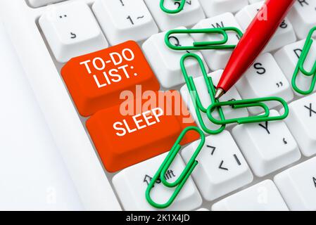 Scrittura a mano segno per fare elenco SleepThings to be Done l'oggetto prioritario è di prendere un riposo. Parola scritta su cose da fare priorità oggetto è di prendere un Foto Stock