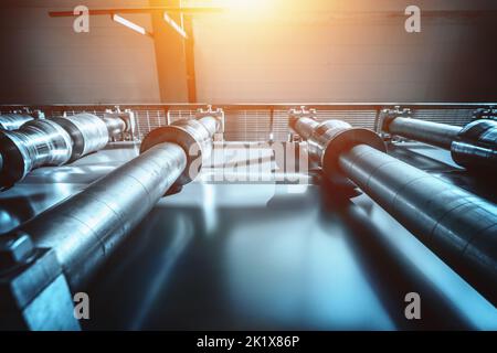 Sfondo industriale astratto di colore blu. Fabbrica di metallo, produzione di tegole da acciaio. Foto Stock