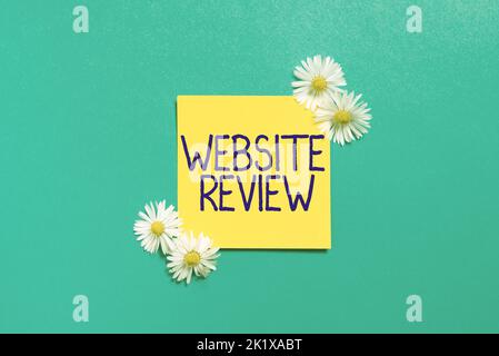 Scrittura visualizzazione testo Website ReviewReviewReviews che possono essere pubblicati su imprese e servizi. Parola per le revisioni che possono essere pubblicate circa i commerci Foto Stock