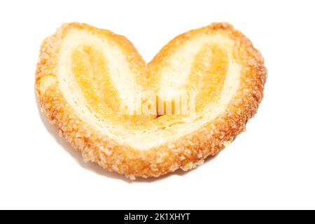 Biscotti a forma di cuore isolati su sfondo bianco. Foto Stock