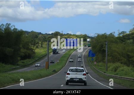 amelia rodrigues, bahia, brasile - 14 settembre 2022: Pedaggio plaza sulla strada BR 324 nella città di Amelia Rodrigues. Foto Stock