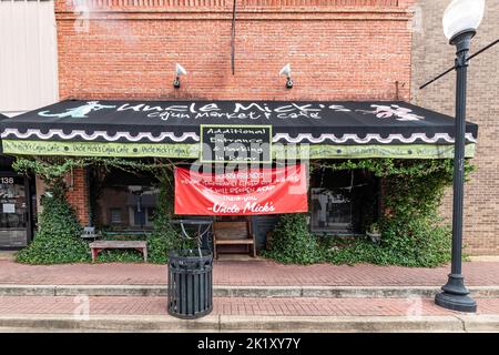 Prattville, Alabama, Stati Uniti d'America - 11 settembre 2022: Vista dell'entrata anteriore di zio Mick dopo un incendio il 18 agosto ha danneggiato l'interno del ristorante Foto Stock