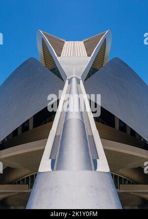 Particolare del Palau de les Arts Reina Sofia, Teatro dell'Opera, alla Città delle Arti e delle Scienze di Valencia, Spagna al tramonto di settembre Foto Stock