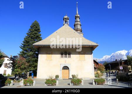 L'église Saint-Nicolas de Combloux et figlio clocher à bulbe. Combloux. Alta Savoia. Auvergne-Rhône-Alpi. Francia. Europa. Foto Stock