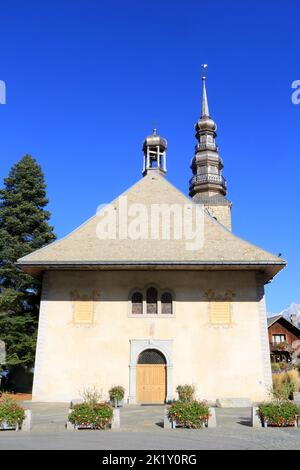 L'église Saint-Nicolas de Combloux et figlio clocher à bulbe. Combloux. Alta Savoia. Auvergne-Rhône-Alpi. Francia. Europa. Foto Stock