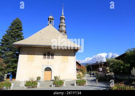 L'église Saint-Nicolas de Combloux et figlio clocher à bulbe. Combloux. Alta Savoia. Auvergne-Rhône-Alpi. Francia. Europa. Foto Stock