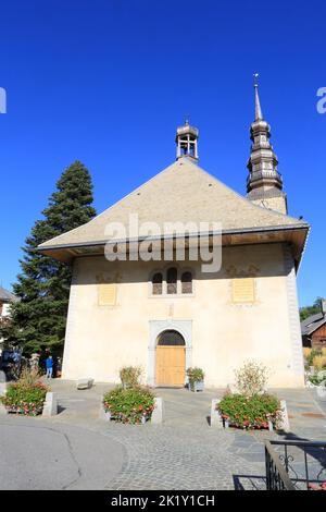 L'église Saint-Nicolas de Combloux et figlio clocher à bulbe. Combloux. Alta Savoia. Auvergne-Rhône-Alpi. Francia. Europa. Foto Stock