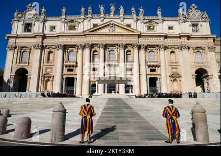 Vaticano, Vaticano. 21st Set, 2022. Italia, Roma, Vaticano, 22/09/21 Papa Francesco durante la sua udienza generale settimanale in Piazza San Pietro, in Vaticano Fotografia di Vatican Media/Catholic Press Photo. LIMITATO AD USO EDITORIALE - NESSUN MARKETING - NESSUNA CAMPAGNA PUBBLICITARIA credito: Independent Photo Agency/Alamy Live News Foto Stock