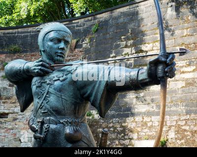 Statua di Robin Hood al castello di Nottingham a Nottingham Nottinghamshire Inghilterra Foto Stock