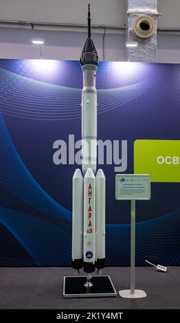 8 dicembre 2021, Sochi, Russia. Una simulazione del veicolo di lancio russo Angara. Foto Stock