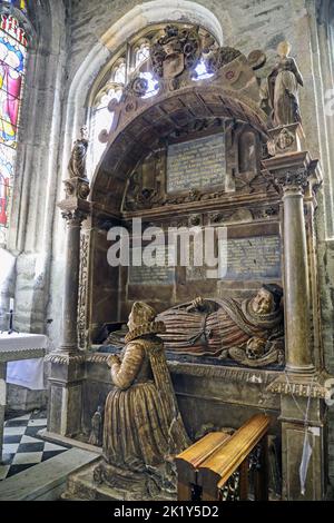 Il Memoriale di Glanville all'interno della cappella della Signora a St Eustachio, la chiesa parrocchiale di Tavistock. Un tributo a John Glanvill, la sua vedova Alicia si inginocchia accanto a hi Foto Stock